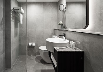 Standard Room, 1 Queen Bed (High Floor)