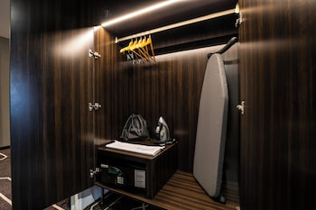 Standard Room, 1 Queen Bed (High Floor)