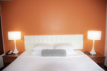 Standard Room, 1 King Bed