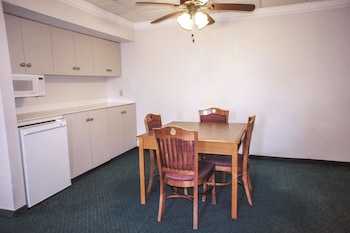 Deluxe Suite, 1 King Bed, Non Smoking (Deluxe Family Suite)