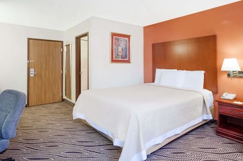 Standard Room, 1 Queen Bed
