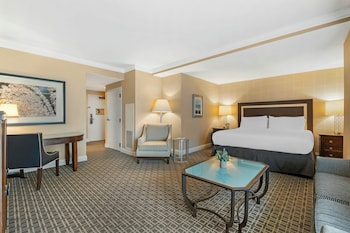 Junior Suite, 1 King Bed (Club Junior Suite)