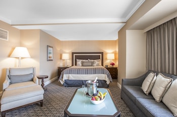 Junior Suite, 1 King Bed (Club Junior Suite)