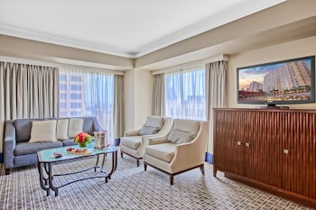 Junior Suite, 1 King Bed (Club Junior Suite)