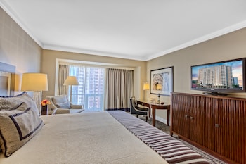 Club Room, 1 King Bed, Accessible