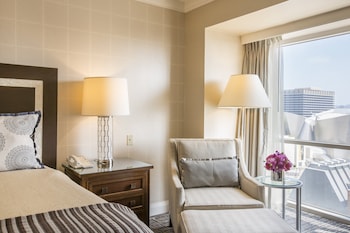 Executive Suite, 1 King Bed (Deluxe)