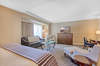 Club Room, 1 King Bed, Accessible