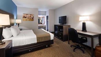 Standard Room, 1 King Bed, Non Smoking, Refrigerator & Microwave