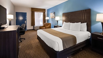 Standard Room, 1 King Bed, Non Smoking, Refrigerator & Microwave