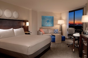 Room, 1 King Bed (Fireworks View)