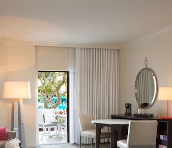 Suite, 1 King Bed, Accessible, Resort View (Mobility & Hearing, Roll-in Shower)