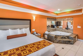Room, 1 King Bed, Non Smoking (with 2 person Hot Tub)