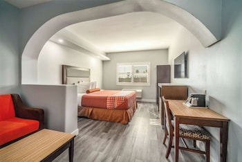 Suite, 1 King Bed, Non Smoking