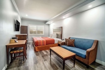 Suite, 1 King Bed, Non Smoking