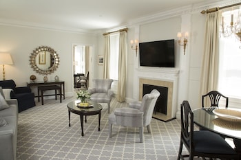 Suite (Interior )