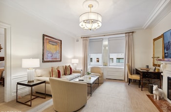 Suite (Interior )