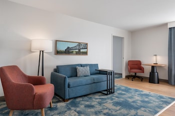 Suite, 1 King Bed, Non Smoking