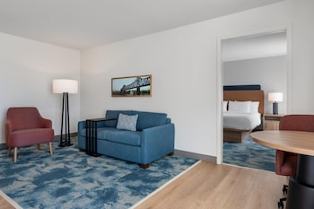 Suite, 1 King Bed, Non Smoking