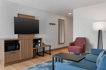 Suite, 1 King Bed, Non Smoking