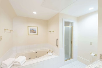 Suite, 2 Queen Beds (Governors)