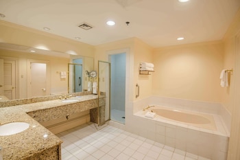 Room, 2 Queen Beds, Jetted Tub