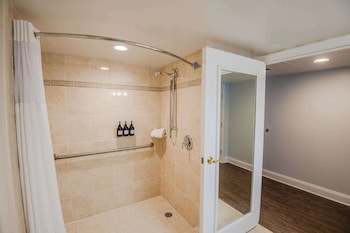 Deluxe Room, 2 Queen Beds, Accessible (Roll-In Shower, Mobility & Hearing)
