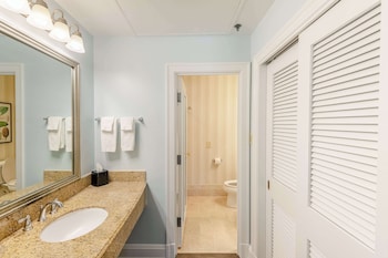 Deluxe Room, 2 Queen Beds, Non Smoking