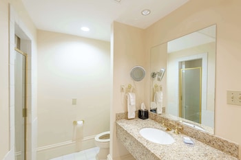 Suite, 2 Queen Beds (Governors)