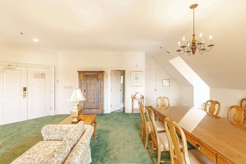 Suite, 2 Queen Beds (Governors)