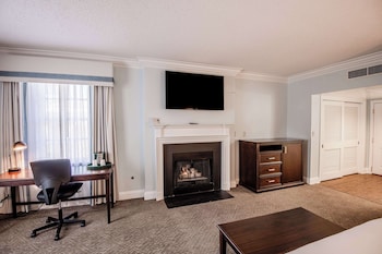 Suite, 1 King Bed, Fireplace