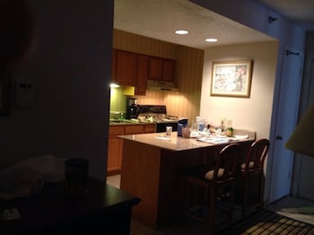 Studio Suite, 1 Queen Bed, Smoking