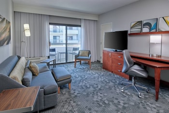Suite, 1 Bedroom (Mobility/Hearing Accessible, Tub)