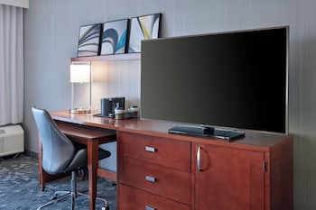 Suite, 1 Bedroom (Mobility/Hearing Accessible, Tub)