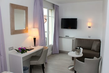 Executive Room, 1 Queen Bed, Non Smoking, Balcony