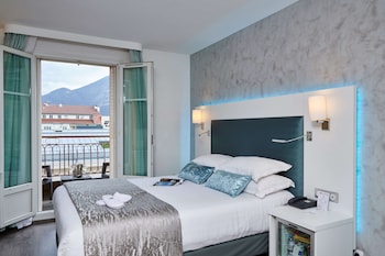 Comfort Room, 1 Queen Bed, Non Smoking, Balcony