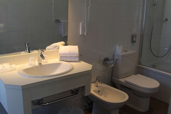 Executive Room, 2 Twin Beds, Non Smoking (Larger Room)