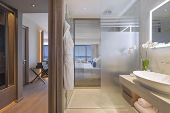 Family Room, Connecting Rooms