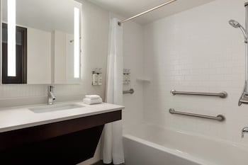 Standard Room, 1 King Bed, Accessible, Non Smoking (Communications, Mobility)