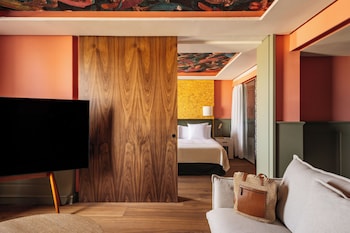 Suite Red Level Cathedral View