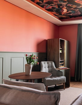 Suite Red Level Cathedral View