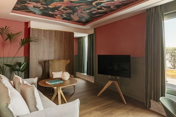Master Suite Red Level
