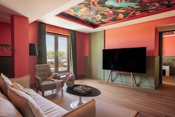 Penthouse Suite Red Level