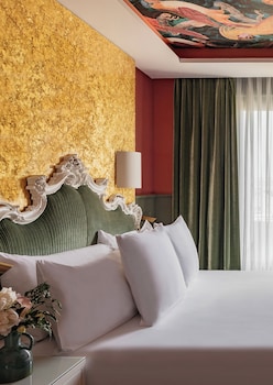 Suite, 1 Bedroom (Red Level (2+1))