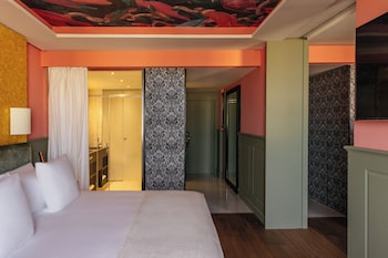 Suite Red Level Cathedral View