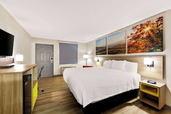 Room, 1 King Bed, Accessible, Smoking