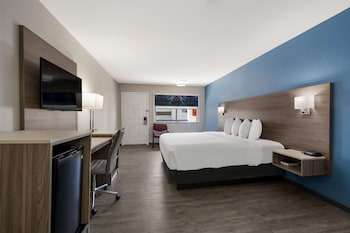 Standard Room, 1 King Bed, Accessible, Refrigerator & Microwave