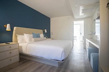 Suite, 1 King Bed with Sofa bed, Non Smoking (2 Person Sofa Bed)