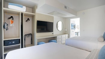 Suite, Multiple Beds, Non Smoking (2 Person Sofa Bed)