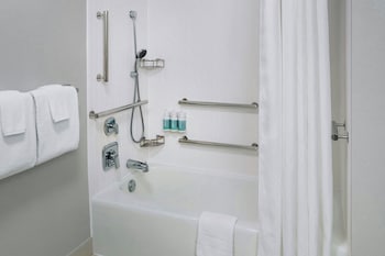 Suite, 1 Bedroom (Mobility/Hearing Accessible, Tub)