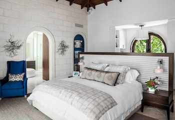 La Dolce Vita (located off-property)